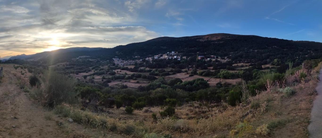 בית הארחה Navacepeda de Tormes 	La Pasailla De Gredos מראה חיצוני תמונה